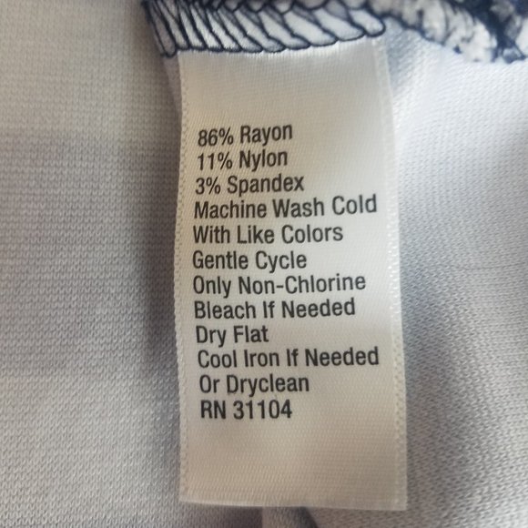 Crown & Ivy Curvy Blouse - Picture 9 of 9